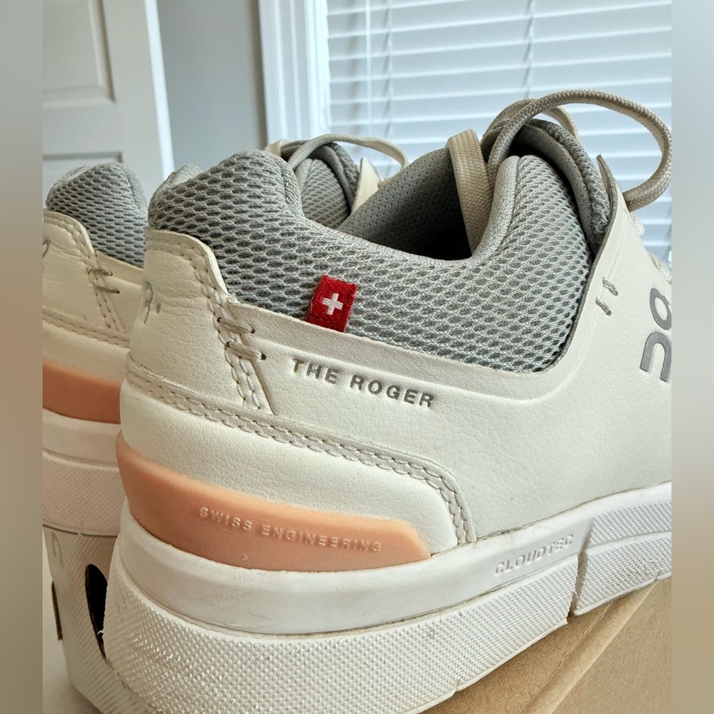 🎀On THE ROGER Advantage white rose women size 7 in good used condition🎀 - Picture 7 of 9